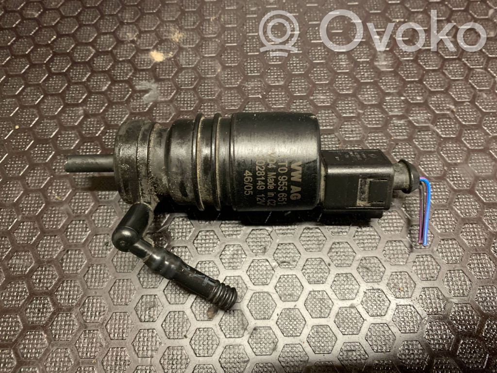 Volkswagen Touran I Windscreen/windshield washer pump 