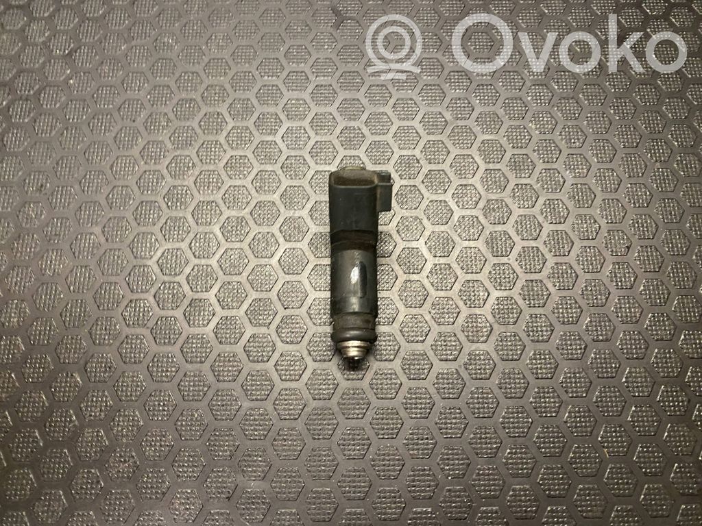 Chrysler 300M Polttoainesuutin 