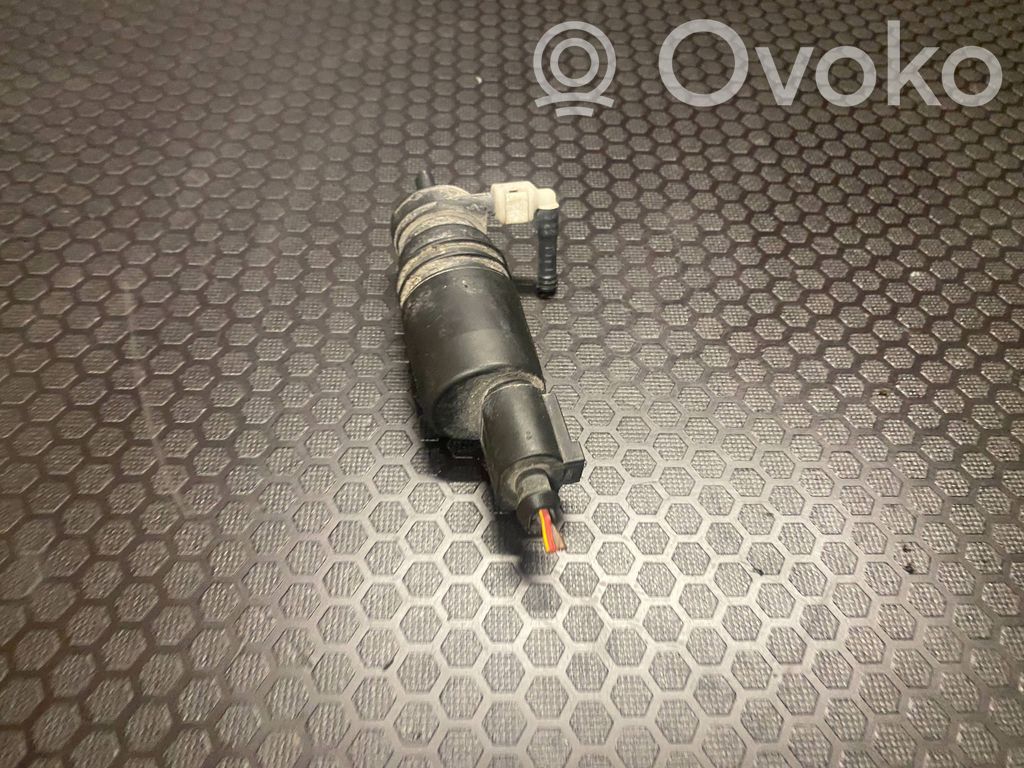 Volkswagen Phaeton Windscreen/windshield washer pump 