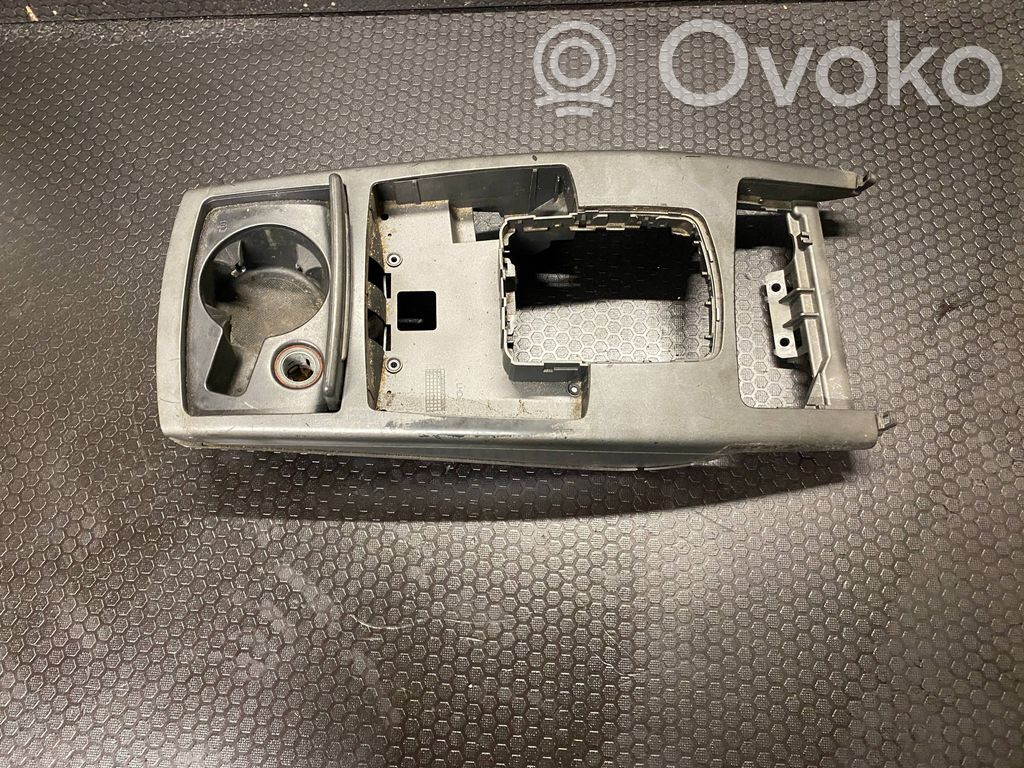 Audi A6 S6 C6 4F Centrinė konsolė 