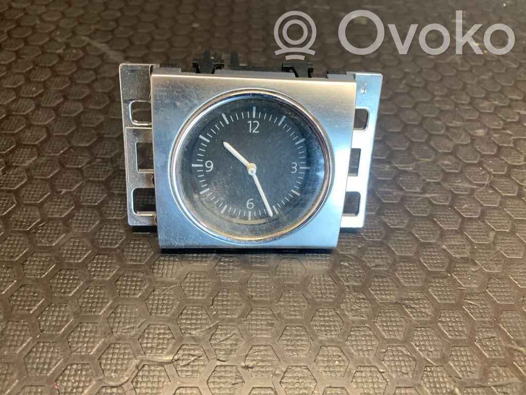 Volkswagen PASSAT B7 Clock 