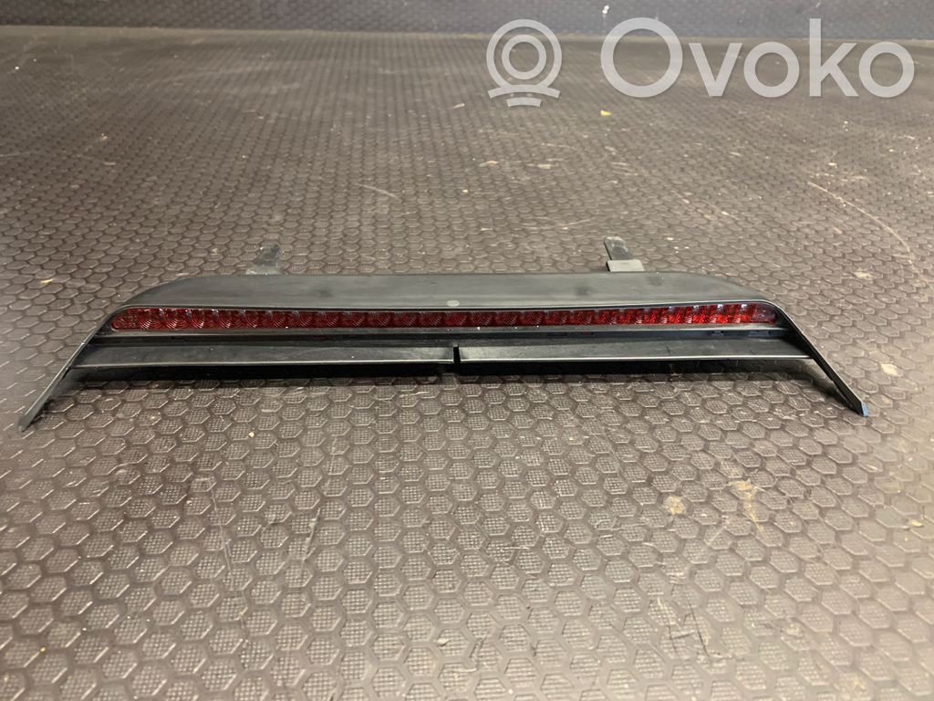 Volkswagen Phaeton Third/center stoplight 