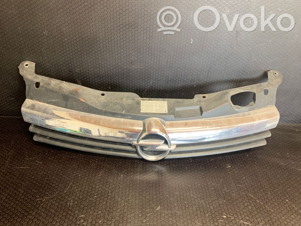 Opel Astra H Etusäleikkö 