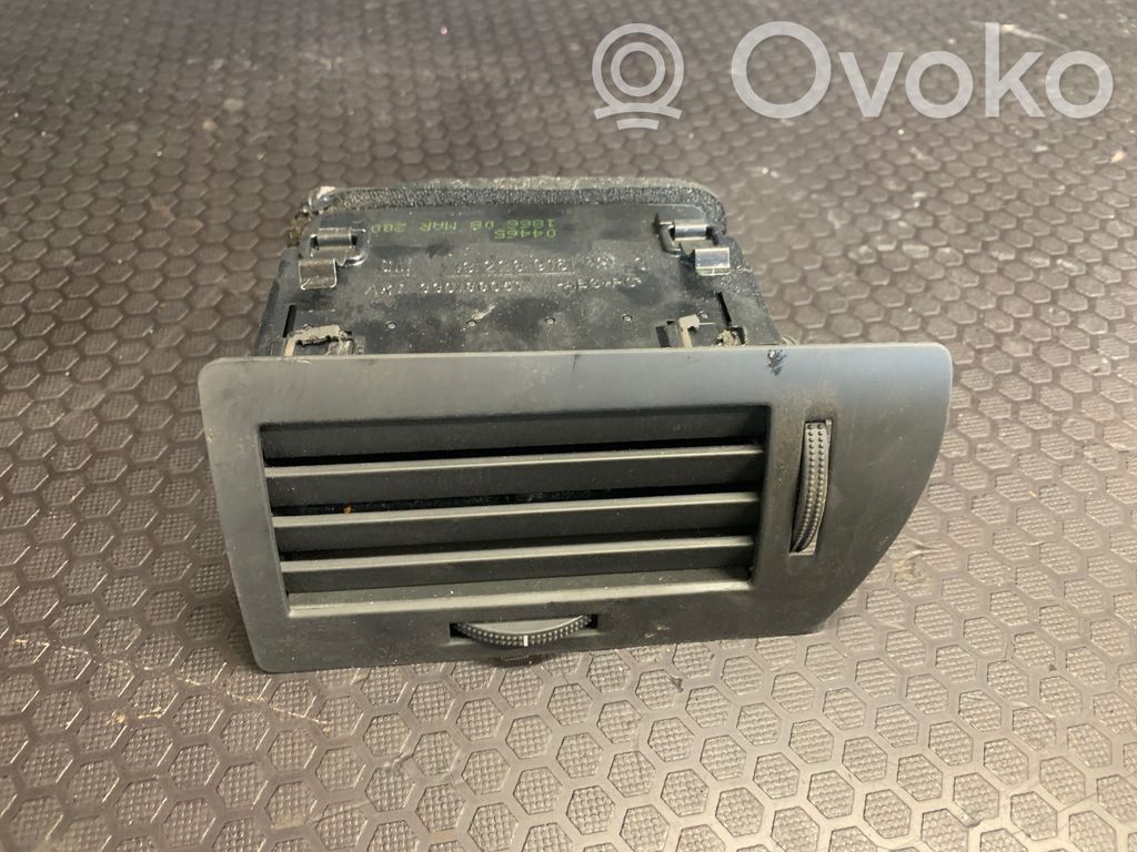 Opel Astra H Grilă ventilație/ramă laterală bord 