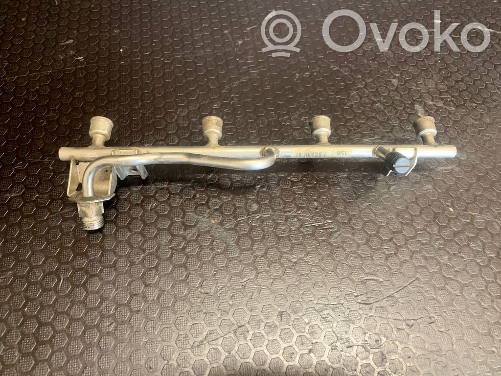 Opel Astra H Polttoainepääputki 