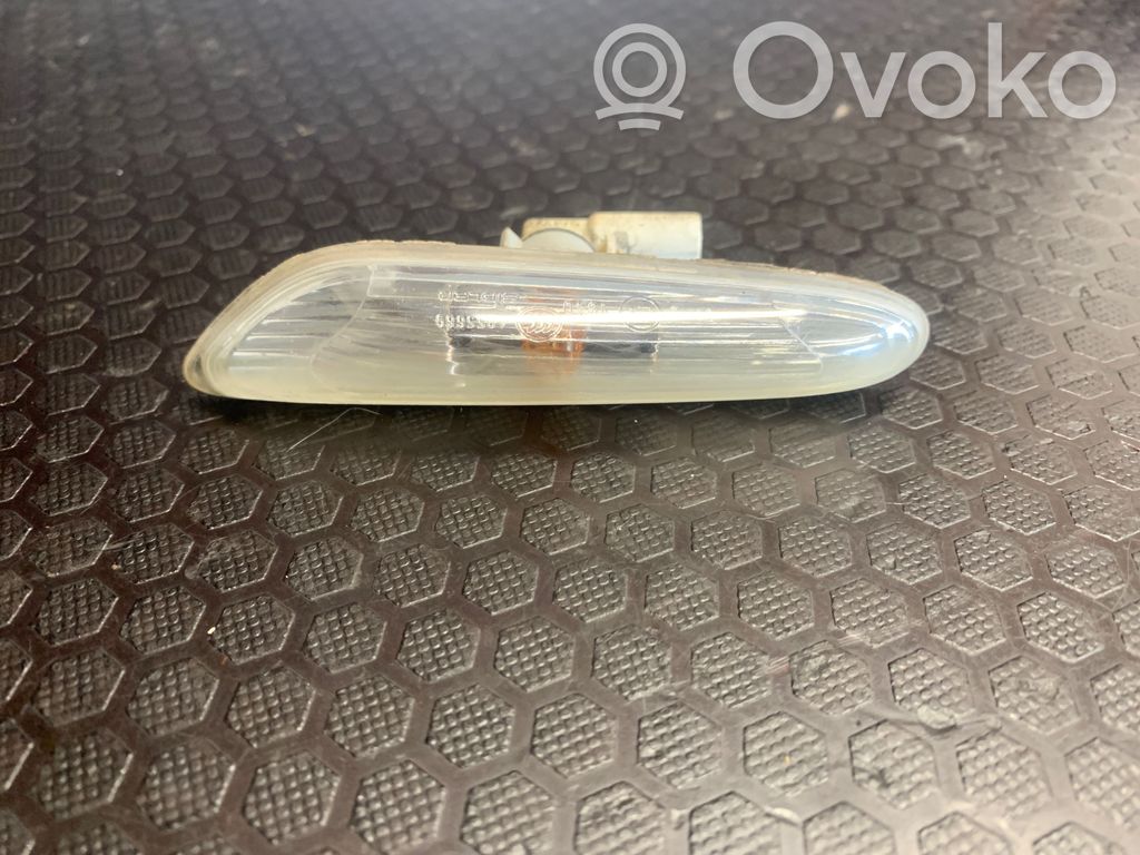 BMW X1 E84 Front fender indicator light 
