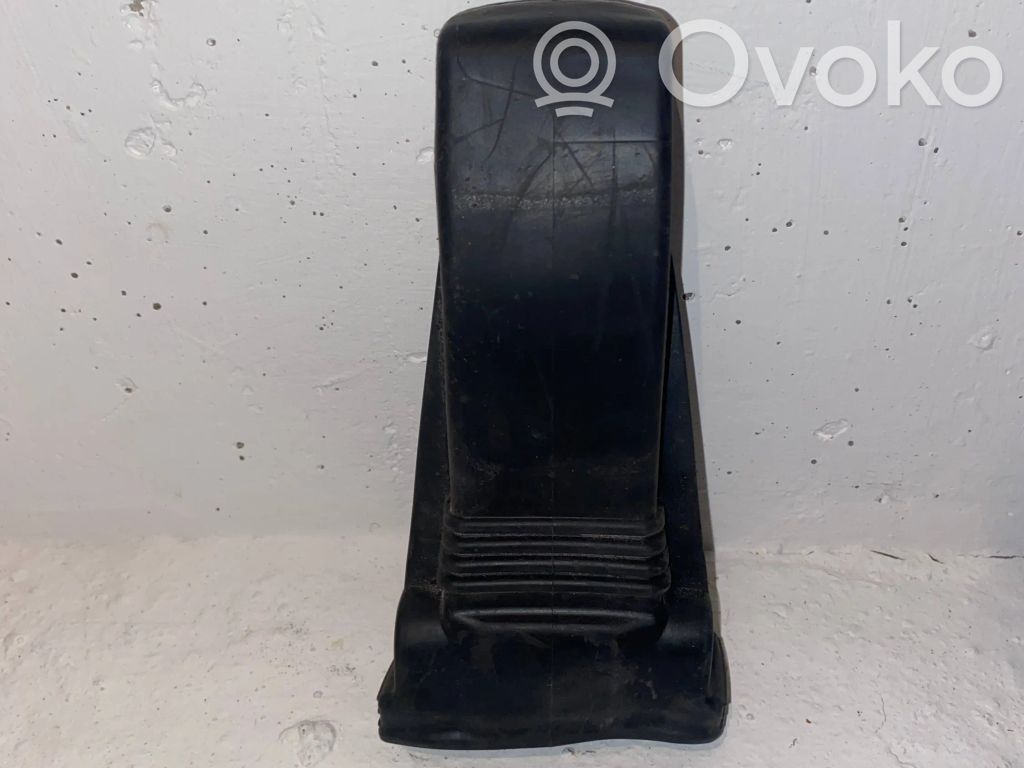 Audi A4 S4 B9 Takaoven pidätin 