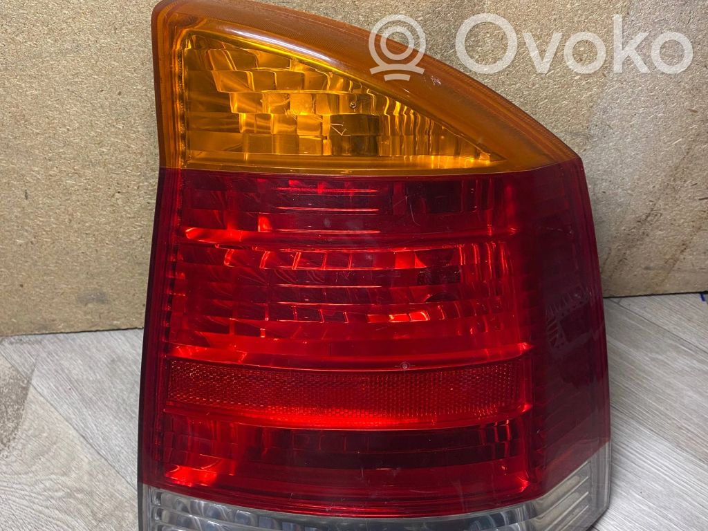 Opel Vectra C Aizmugurējais lukturis virsbūvē 