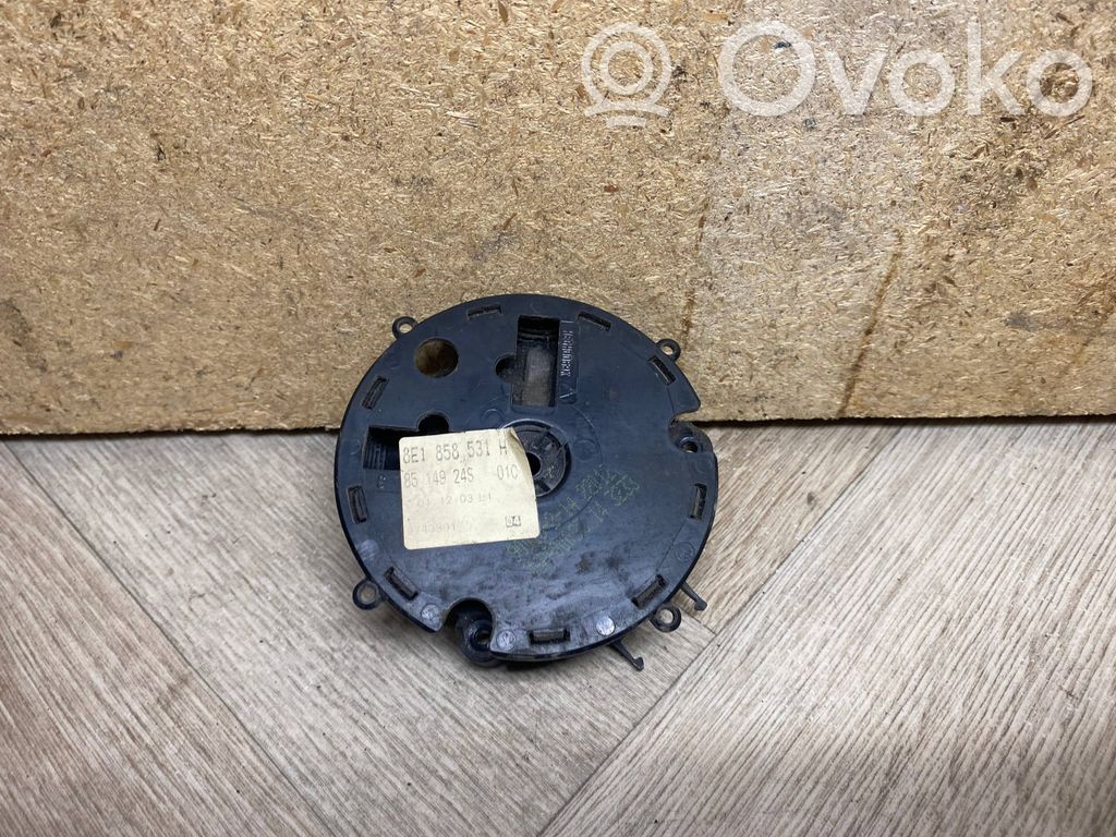 Element lusterka bocznego drzwi przednich   8E1858531H