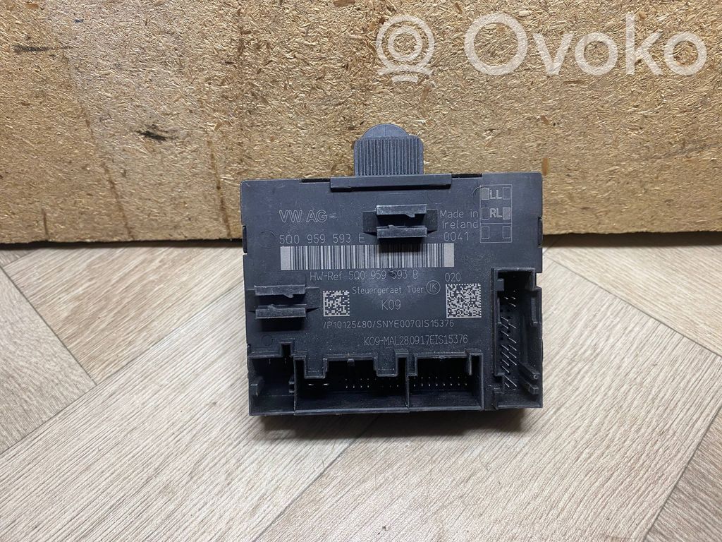 Volkswagen Golf VII Door control unit/module 