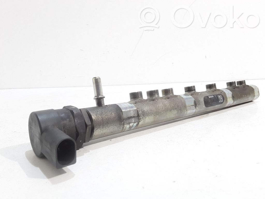 Fuel main line pipe   7792492