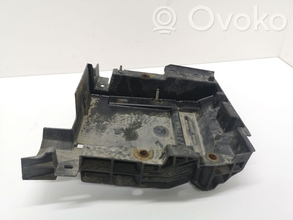 Battery tray