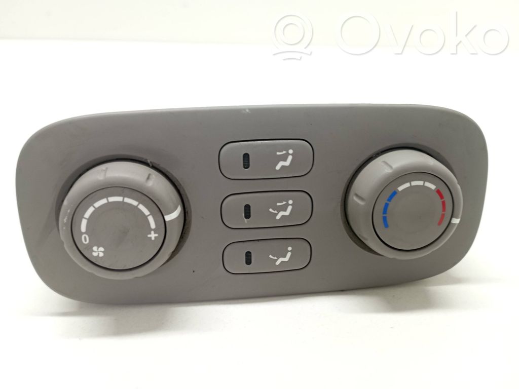 KIA Carnival Climate control unit 