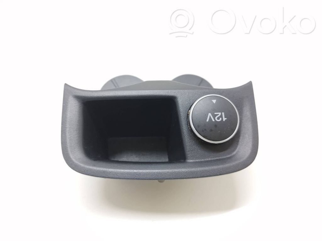 Ford Focus 12V Steckdose vorne 