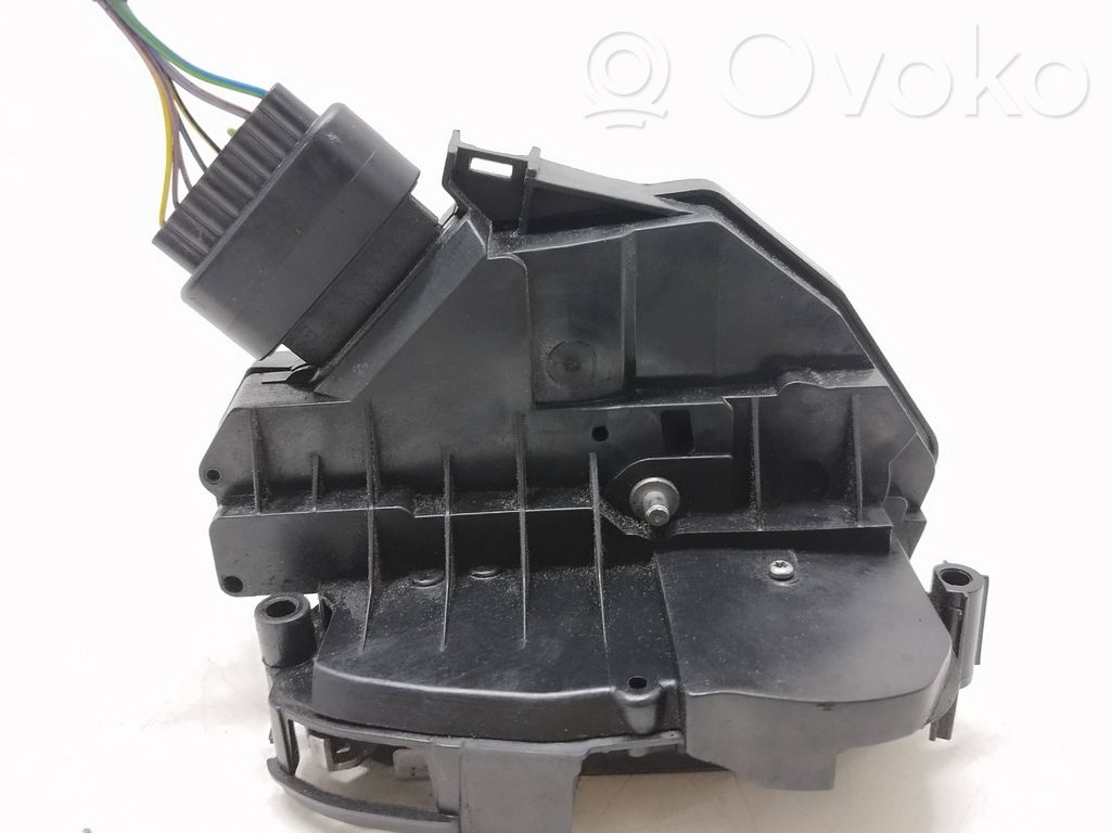 Ford Fiesta Priekšpusē slēdzene 