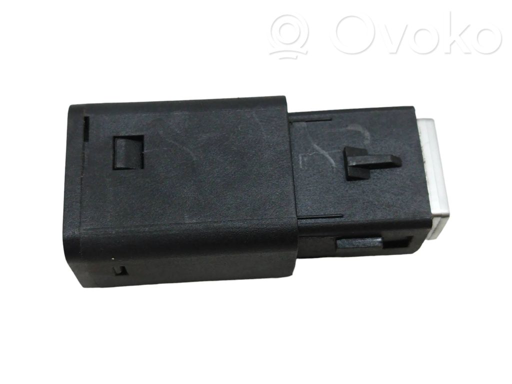 Разъем USB   9824334377,98217039DX,PLP0102477