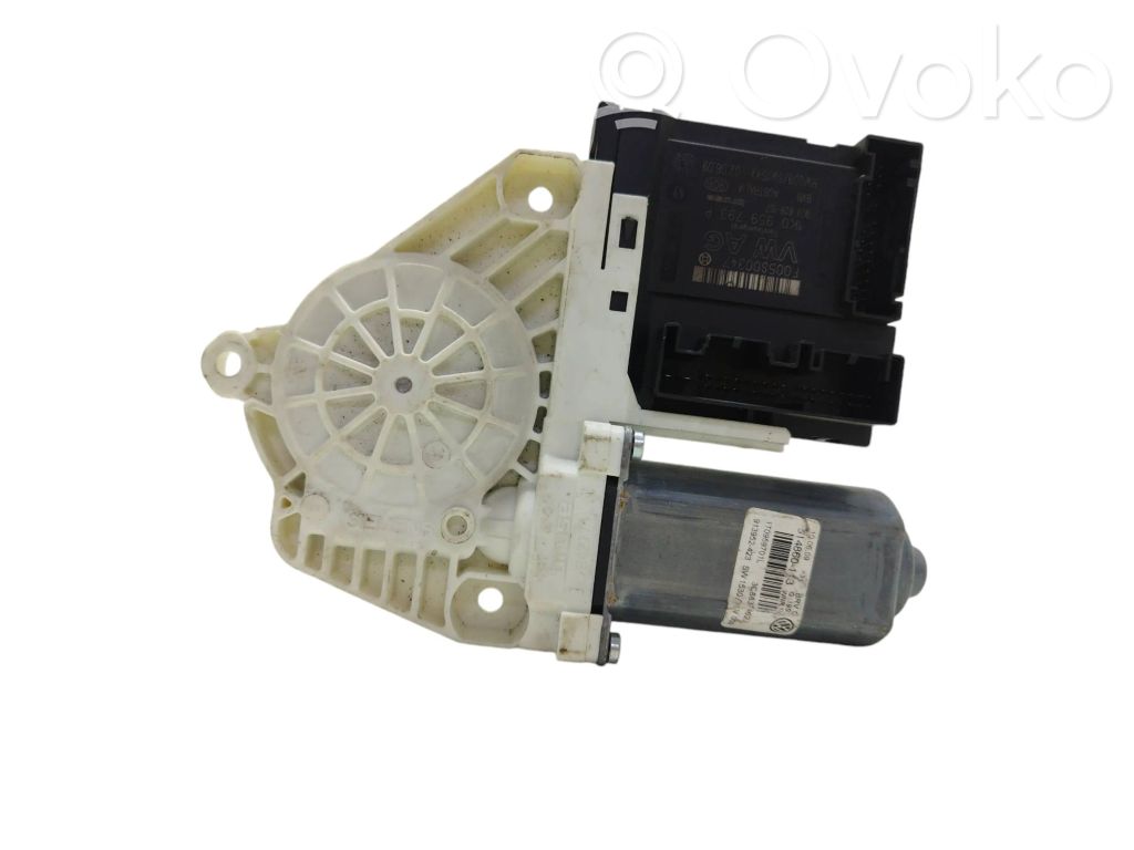 Volkswagen PASSAT CC Silnik regulatora szyby drzwi przednich 
