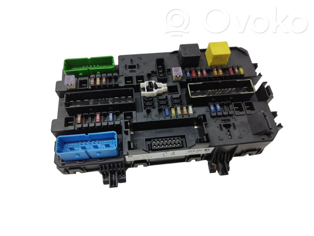 Opel Astra H Fuse module 