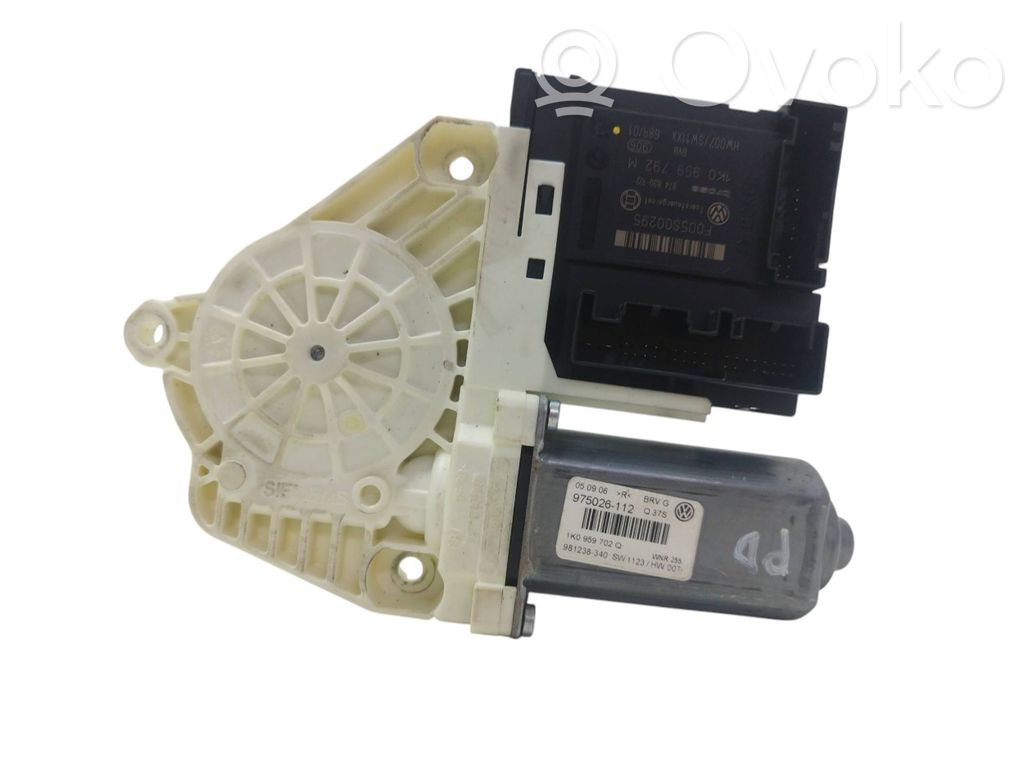 Volkswagen PASSAT B6 Silnik regulatora szyby drzwi przednich 