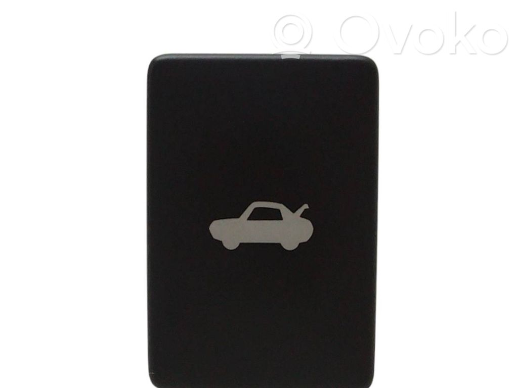 Tailgate/boot open switch button   15A998
