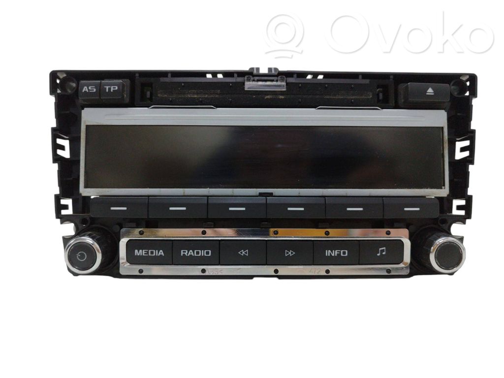 Skoda Octavia Mk2 (1Z) Panel / Radioodtwarzacz CD/DVD/GPS 