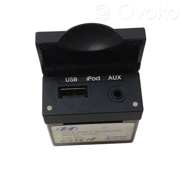 Hyundai i30 USB socket connector 