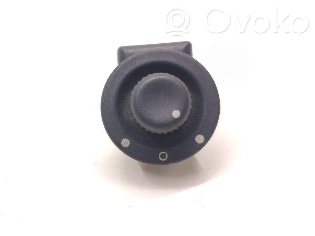 Renault Clio II Wing mirror switch