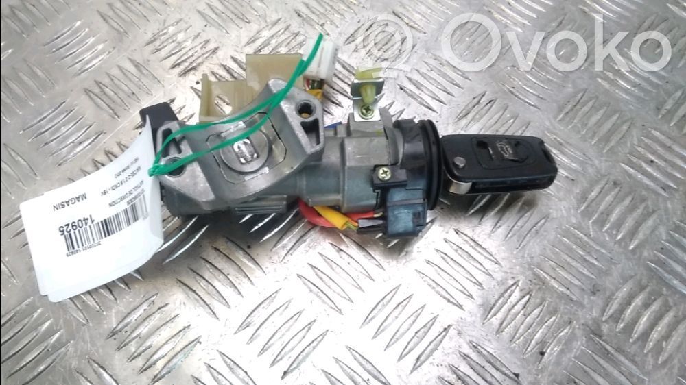 Ohjauspyörän lukitus   81900A2000