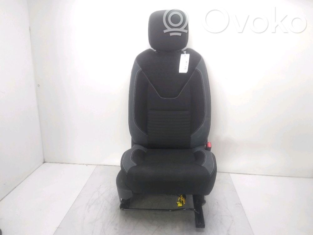 Renault Clio IV Etumatkustajan istuin 