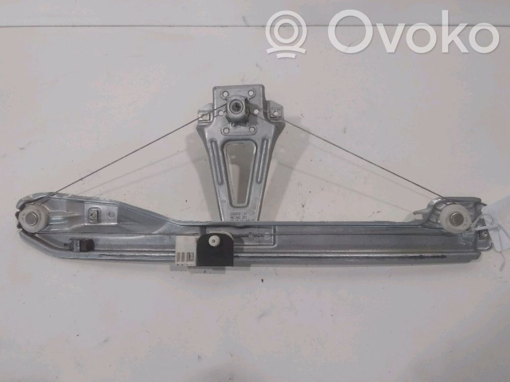 Renault Clio III Meccanismo di sollevamento del finestrino posteriore senza motorino 