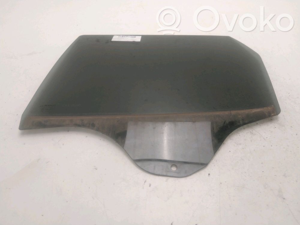 Luna de la puerta trasera   823017601R