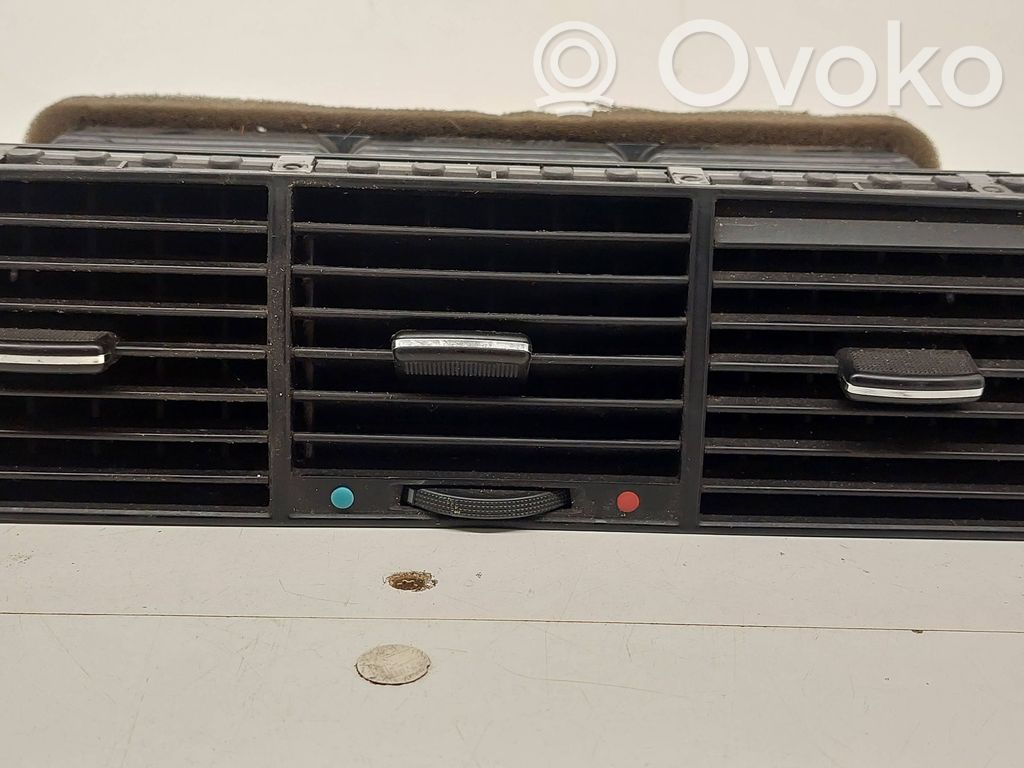 Audi A8 S8 D2 4D Rejilla de ventilación central del panel 