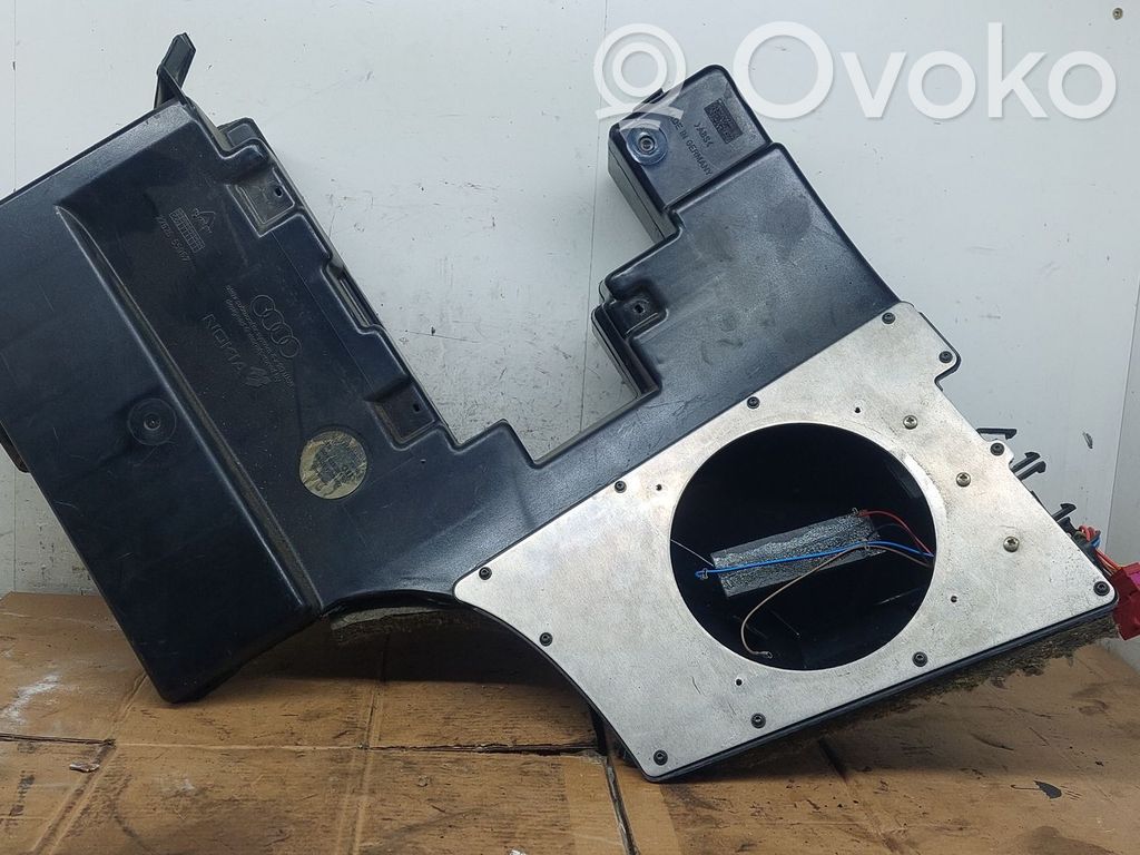 Audi A4 S4 B5 8D Altavoz subwoofer 