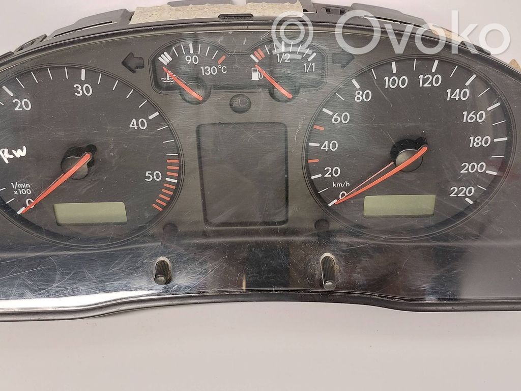 Volkswagen PASSAT B5 Licznik / Prędkościomierz 