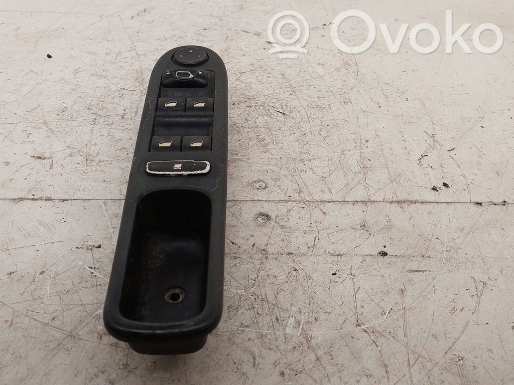 Peugeot 307 Electric window control switch 