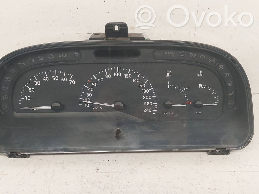 Renault Laguna I Speedometer (instrument cluster) 