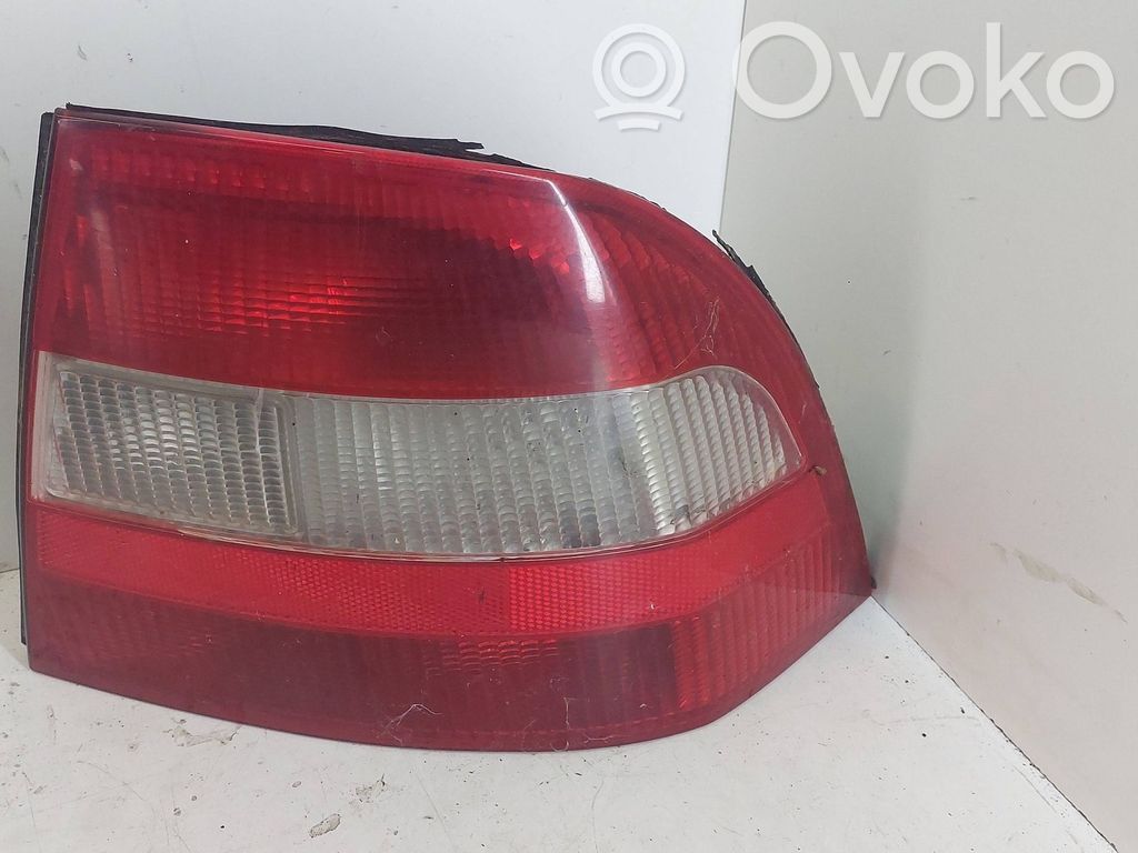Opel Vectra B Takavalon polttimon suojan pidike 