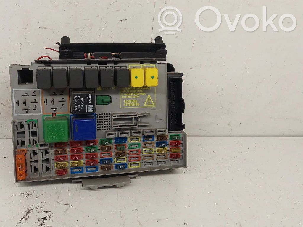 Opel Zafira A Juego de caja de fusibles 