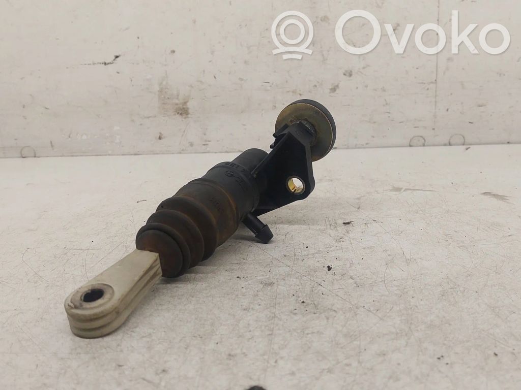 Volkswagen PASSAT B5 Kytkimen pääsylinteri 