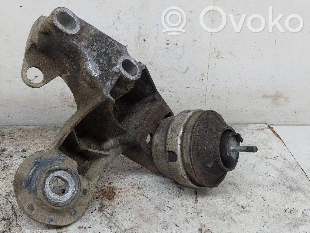 Audi A4 S4 B5 8D Engine mounting bracket 