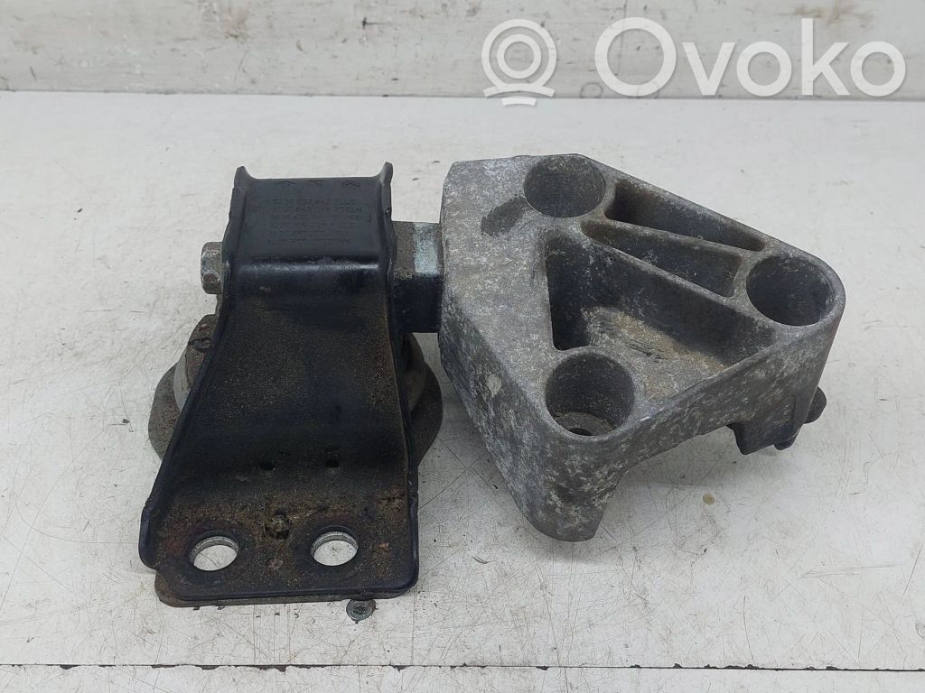 Renault Scenic II -  Grand scenic II Engine mount bracket 