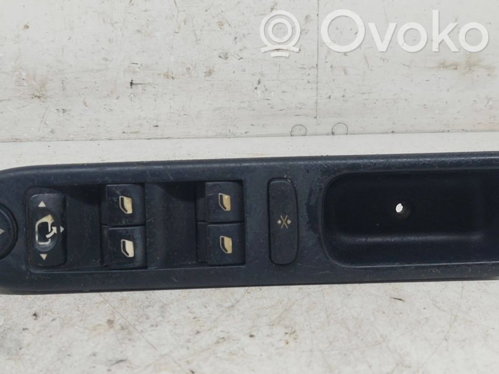 Peugeot 307 Electric window control switch 