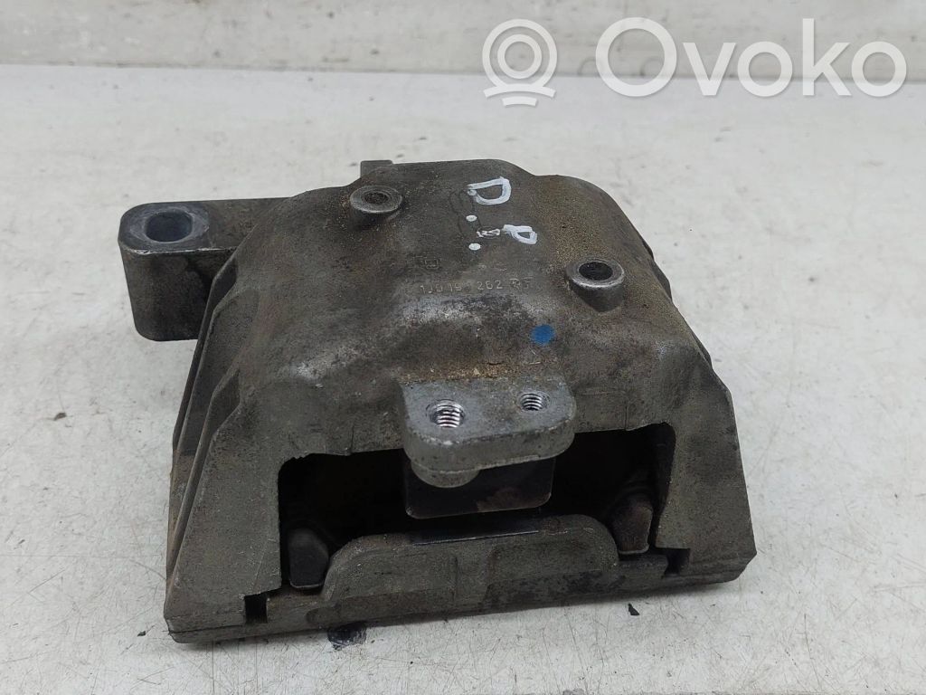 Volkswagen Golf IV Engine mount bracket 