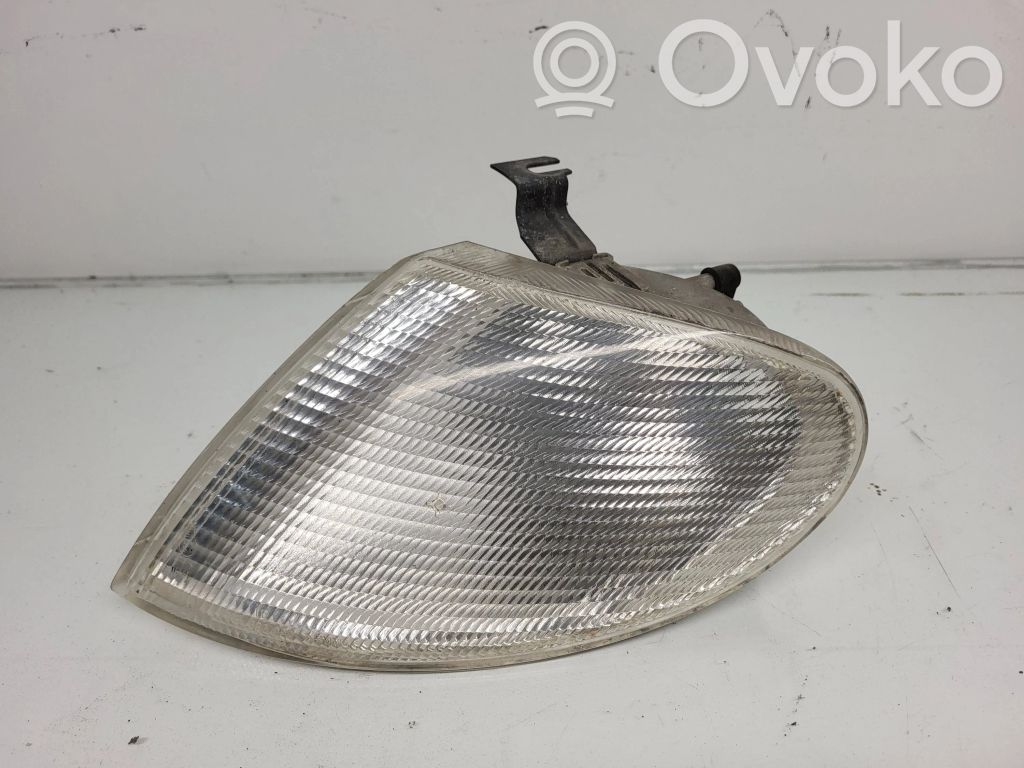 Front indicator light   7M0953049F,0311325005,1068162,185134052,25820361,50444201,5878905,710311325006,82700440,LLC882