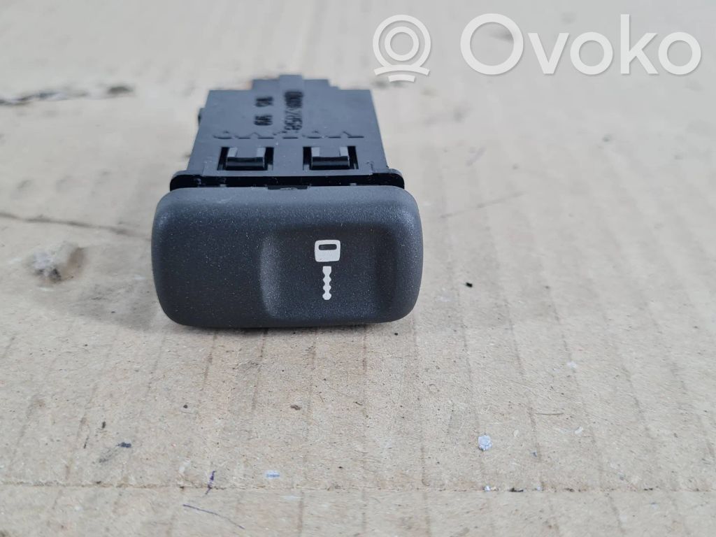 Volvo S40, V40 Central locking switch button 