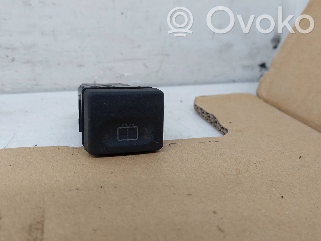 Electric window control switch   KA7866460