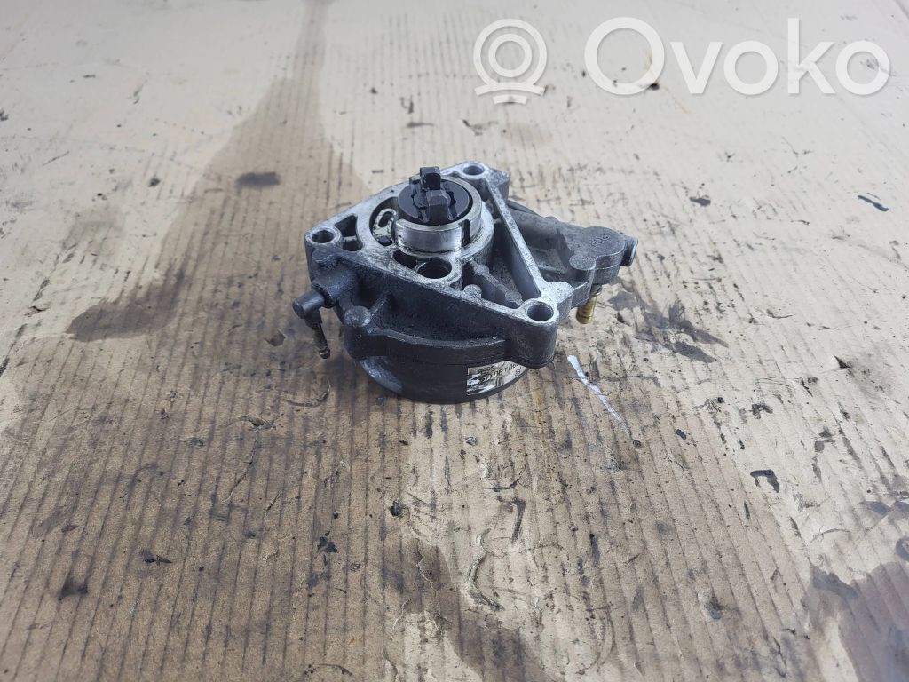 Opel Zafira B Vacuum pump 