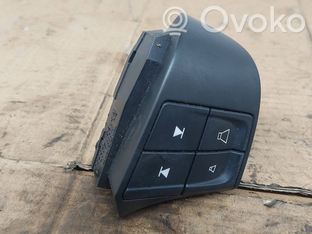 Volvo V50 Steering wheel buttons/switches 