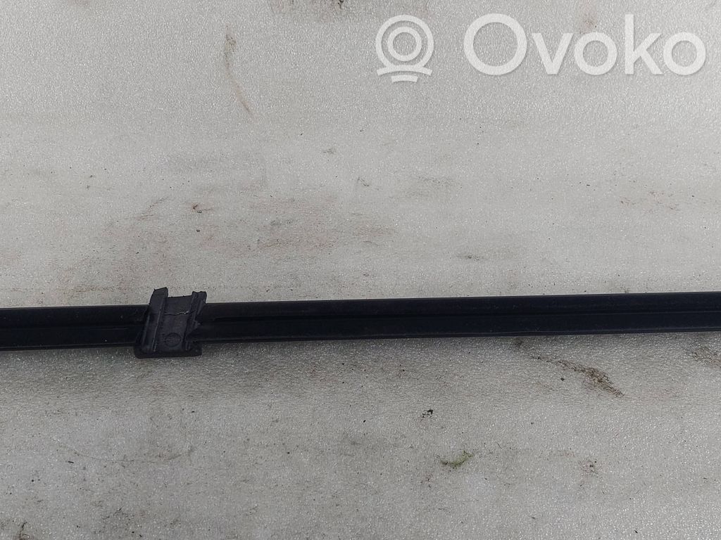 BMW 5 F10 F11 Gumowa uszczelka drzwi tylnych 