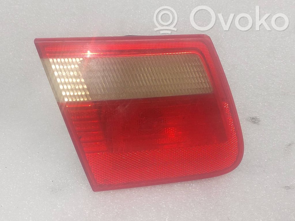 BMW 3 E46 Aizmugurējais lukturis pārsegā 